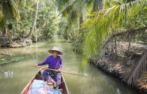 <strong><strong>Amphawa and Tha Kha Floating market tour</strong></strong>